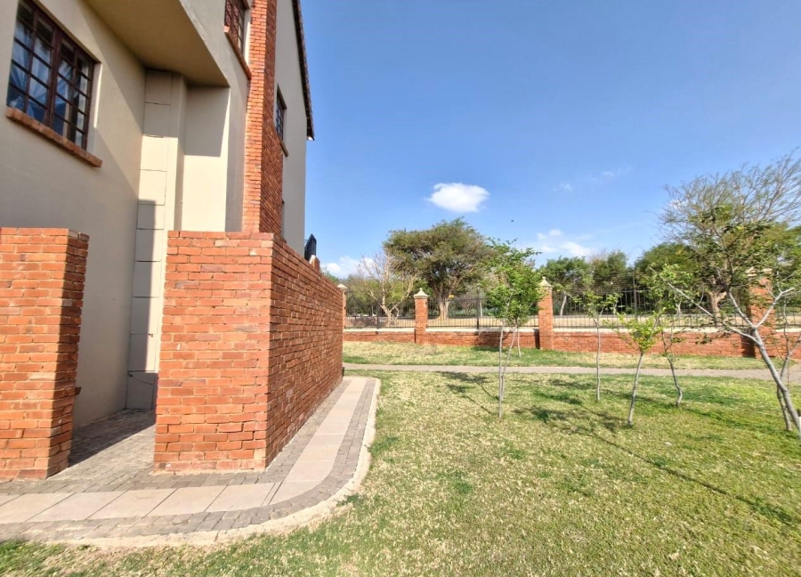 To Let 3 Bedroom Property for Rent in Meerhof North West